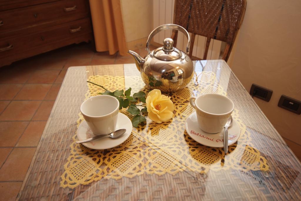 Hazelnut Valley Guarene Δωμάτιο φωτογραφία