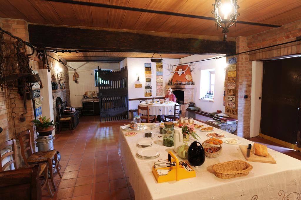 Hazelnut Valley Guarene Δωμάτιο φωτογραφία